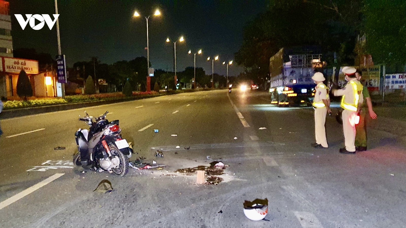 Va chạm với xe tải trên Quốc lộ, 1 người tử vong