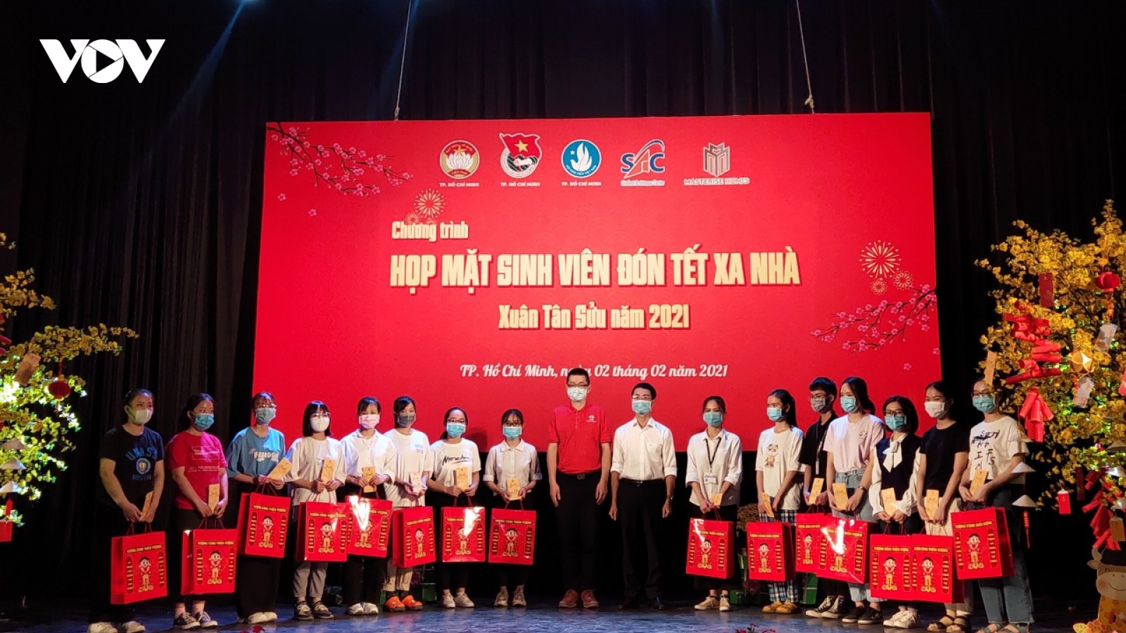 Hàng nghìn sinh viên nghèo được hỗ trợ ở lại TP HCM đón Tết vì dịch Covid-19