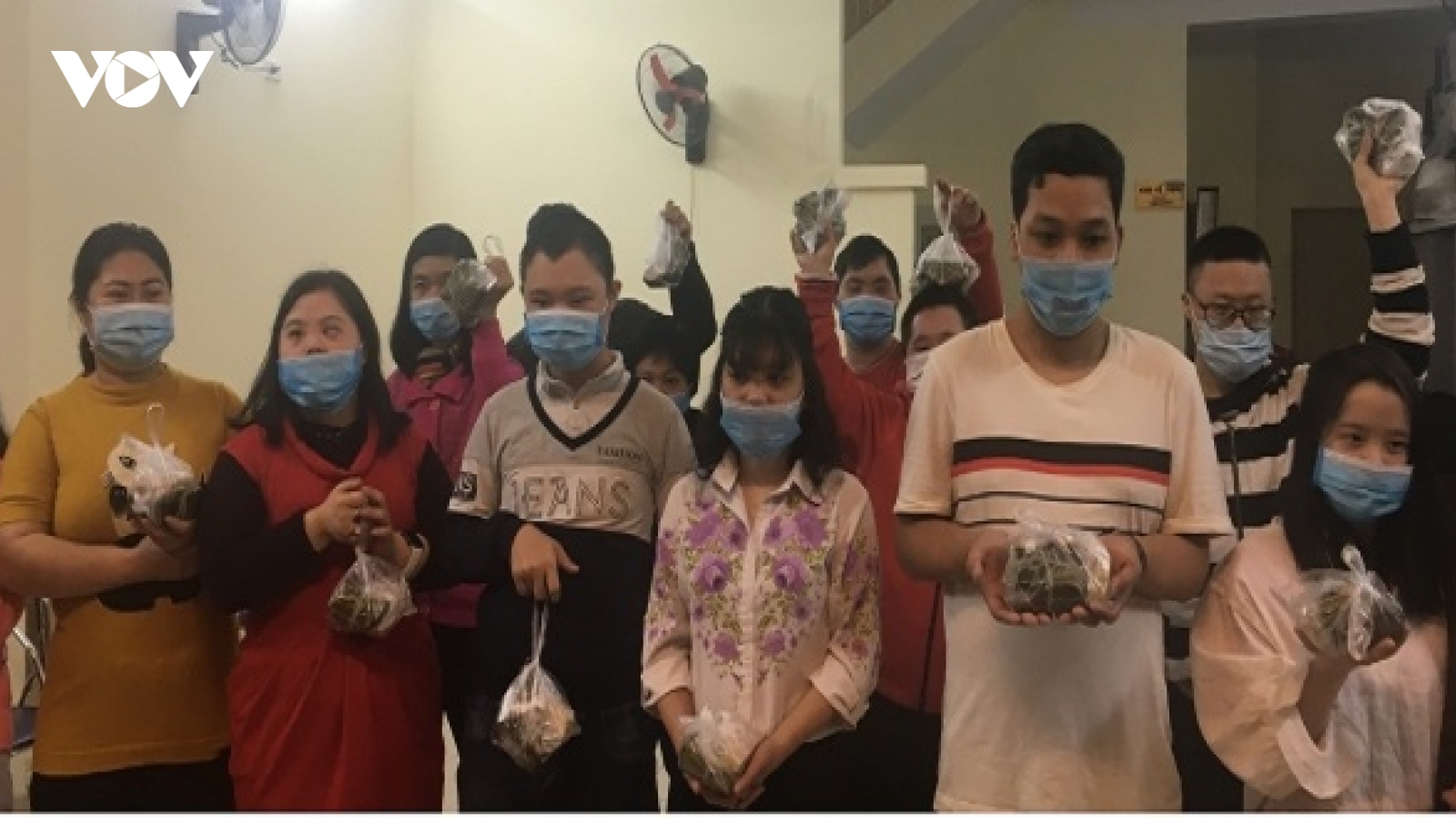 Đem Tết yêu thương đến với trẻ khuyết tật