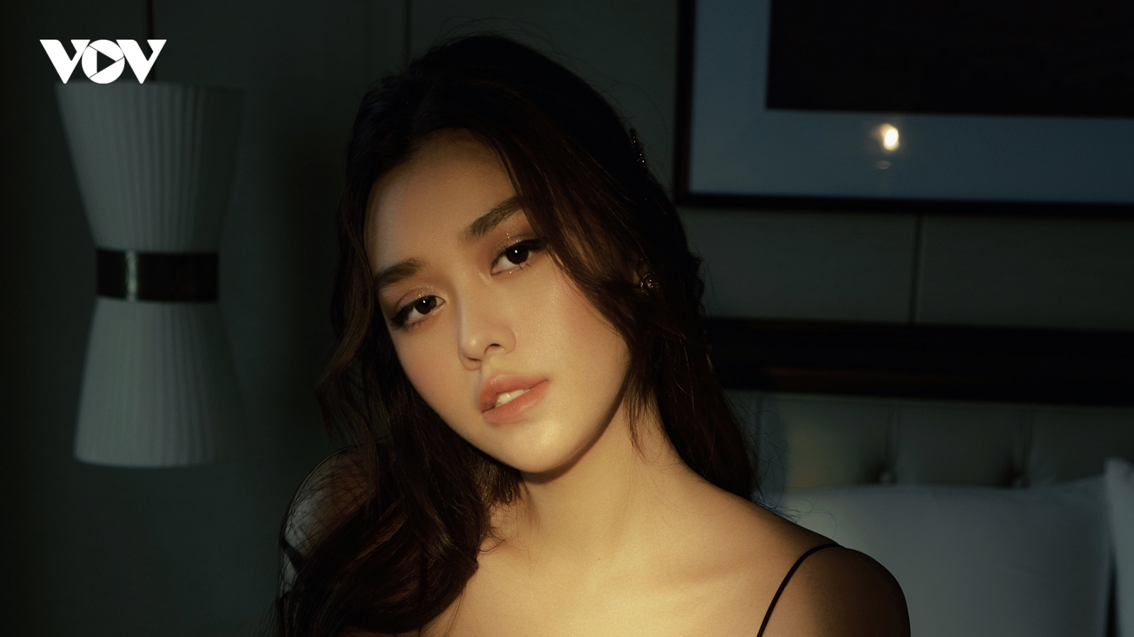 Á hậu Tường San mỏng manh, cuốn hút như Song Hye Kyo trong bộ ảnh mới