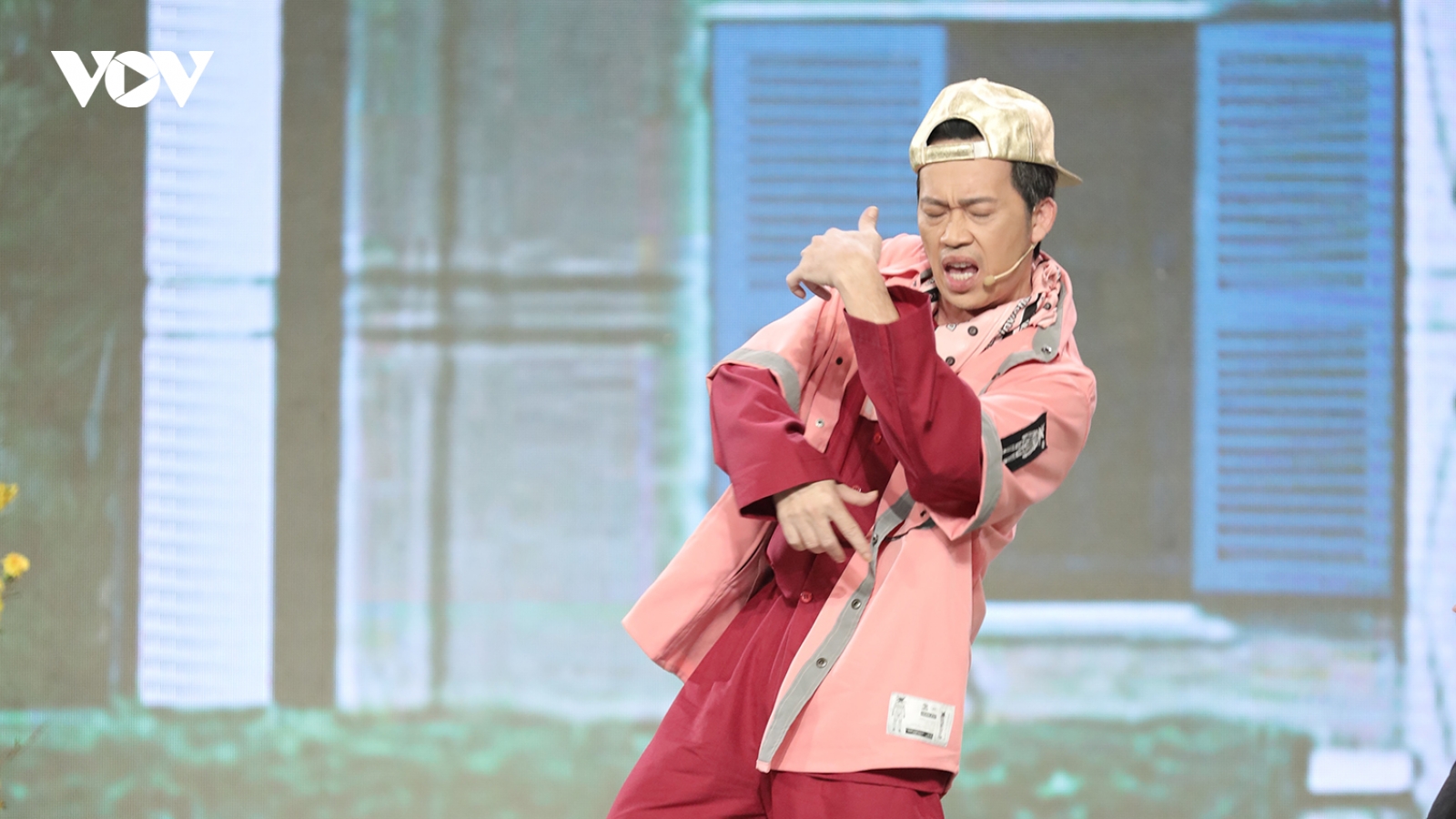Hoài Linh bất ngờ hóa rapper Binz, trở lại màn ảnh nhỏ trong đêm Giao thừa Tết Tân Sửu