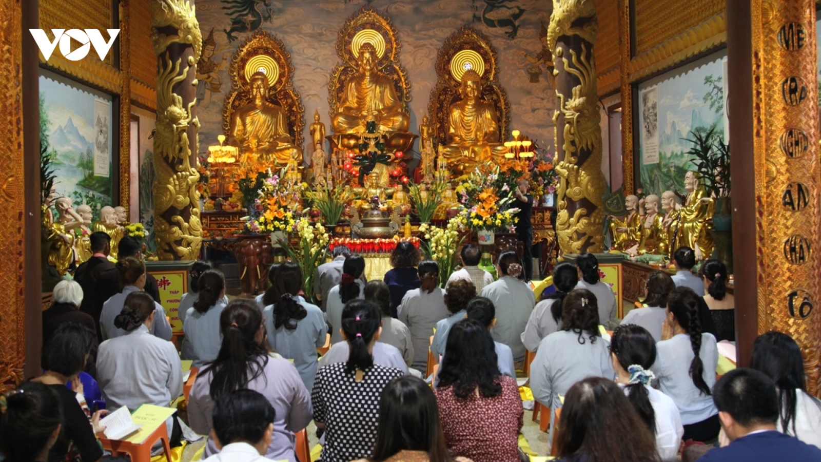 Cộng đồng người Việt tại Lào dự Lễ cầu quốc thái dân an