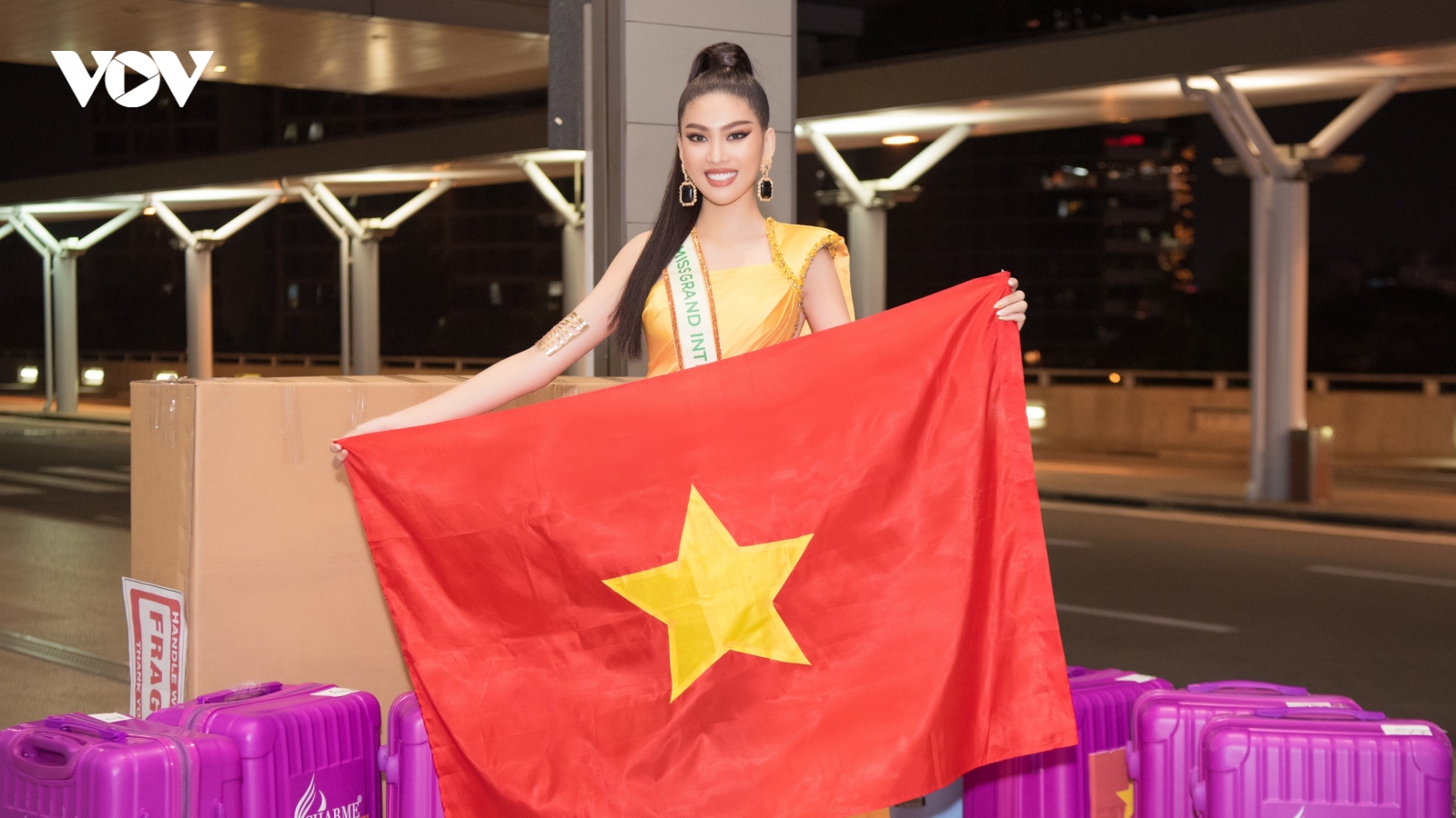 Ngọc Thảo mang gần 150kg hành lý dự thi Miss Grand International