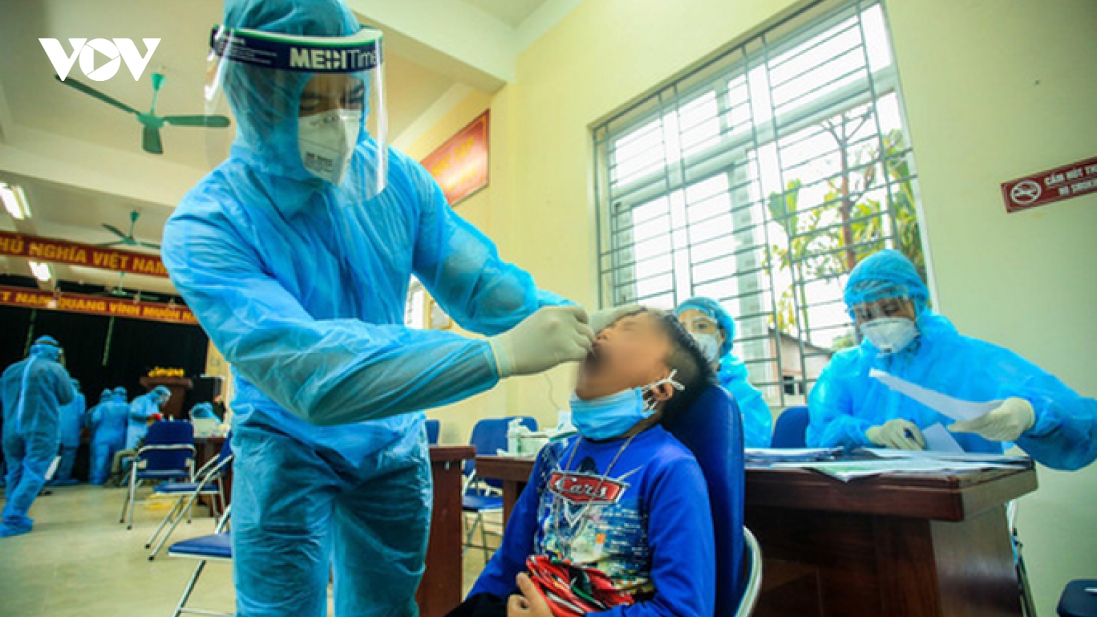 28 học sinh và phụ huynh Tiểu học Xuân Phương được về nhà đón Tết