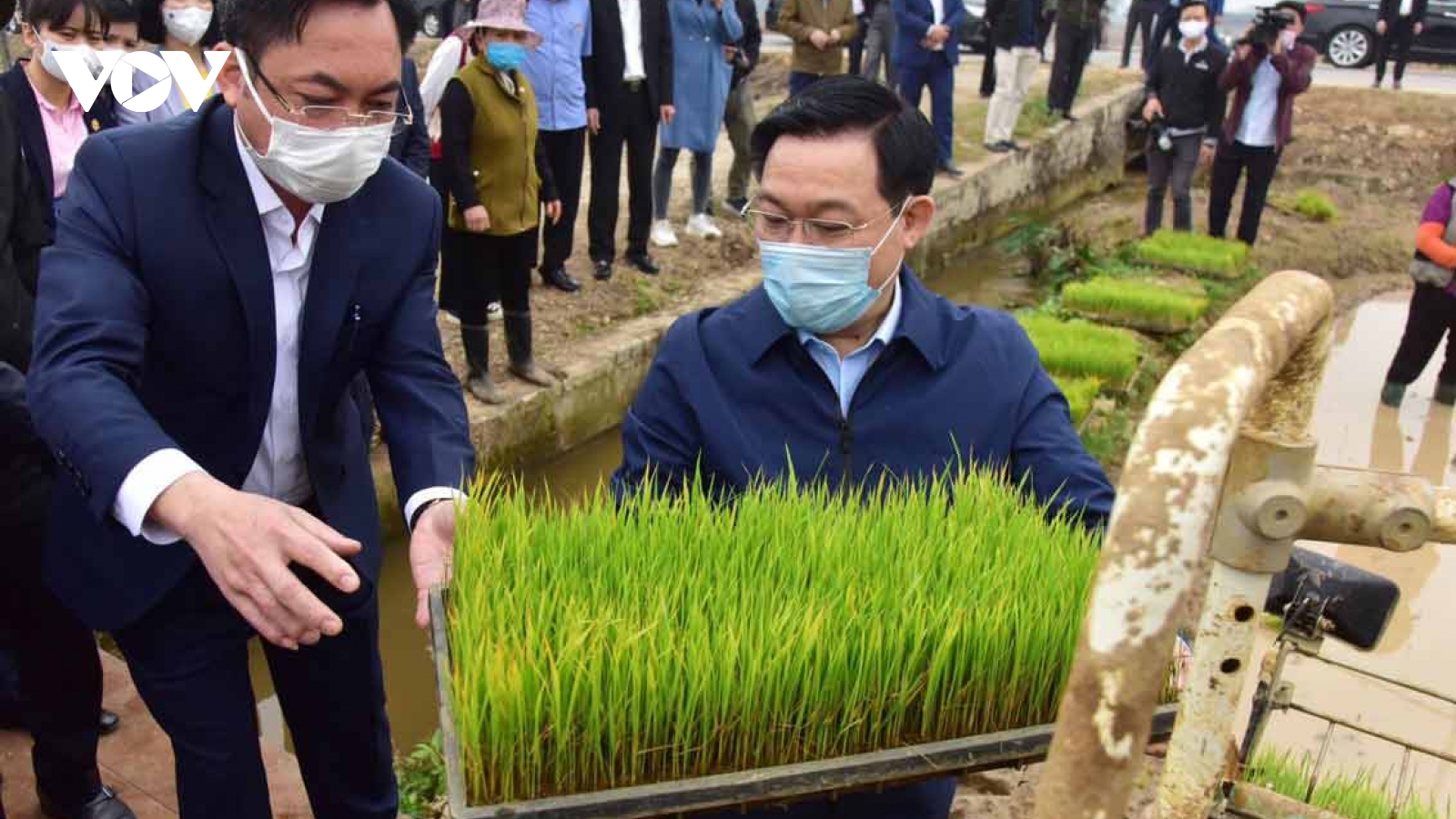 Bí thư Thành ủy Hà Nội Vương Đình Huệ động viên công nhân, nông dân sản xuất đầu xuân