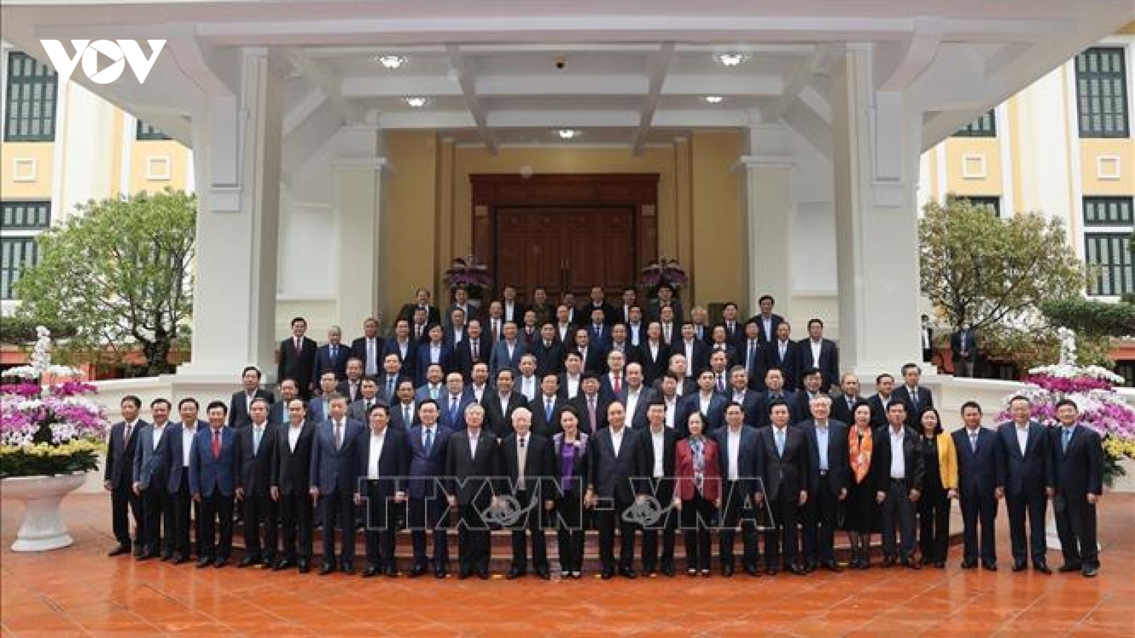 Bộ Chính trị, Ban Bí thư gặp mặt thân mật các Ủy viên Trung ương không tái cử khóa XIII