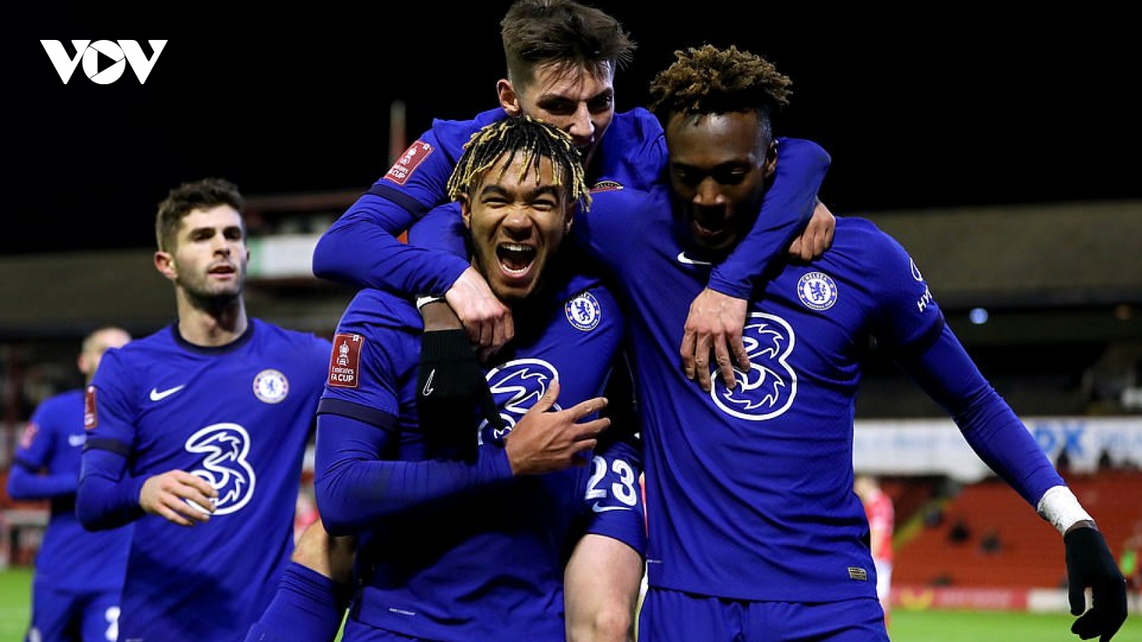 Tammy Abraham tỏa sáng, Chelsea vào tứ kết FA Cup