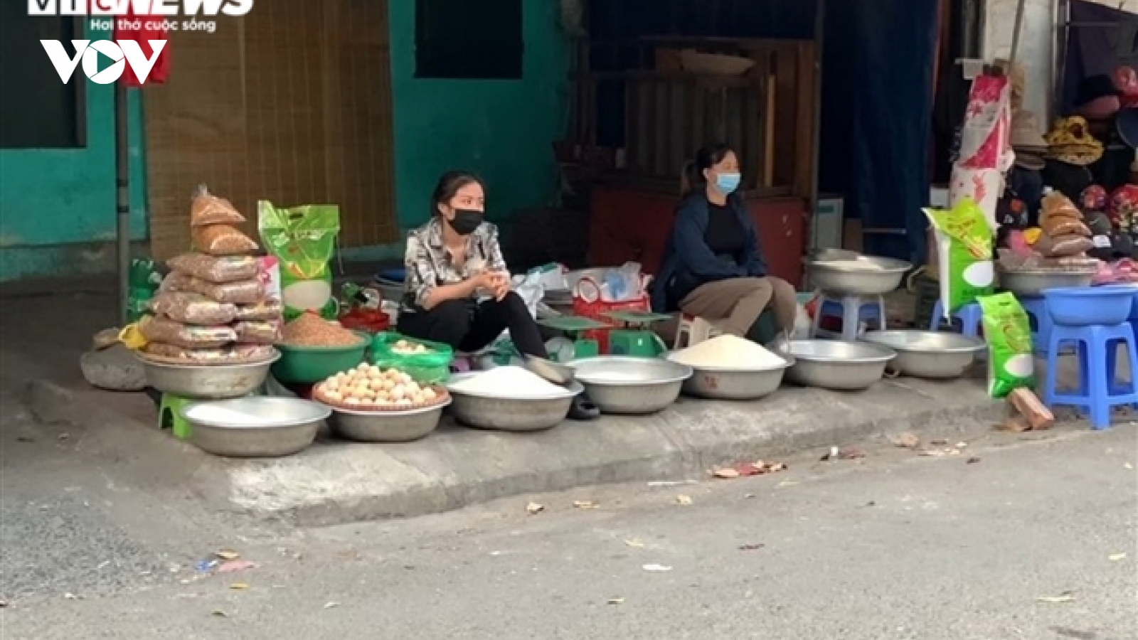 Tiểu thương Hà Nội thẫn thờ chờ khách sắm lễ Rằm tháng Giêng