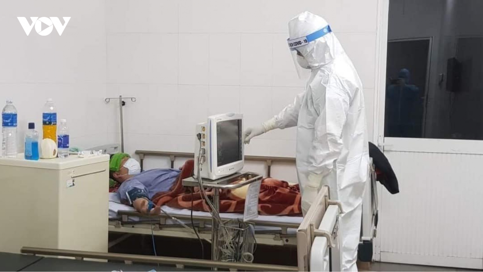 Nữ bác sĩ 3 lần hoãn cưới, xung phong vào điểm nóng chống dịch COVID-19