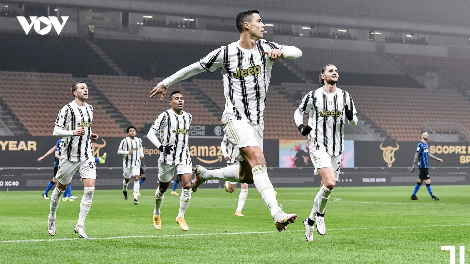 Cristiano Ronaldo lập cú đúp, Juventus lội ngược dòng thắng Inter Milan