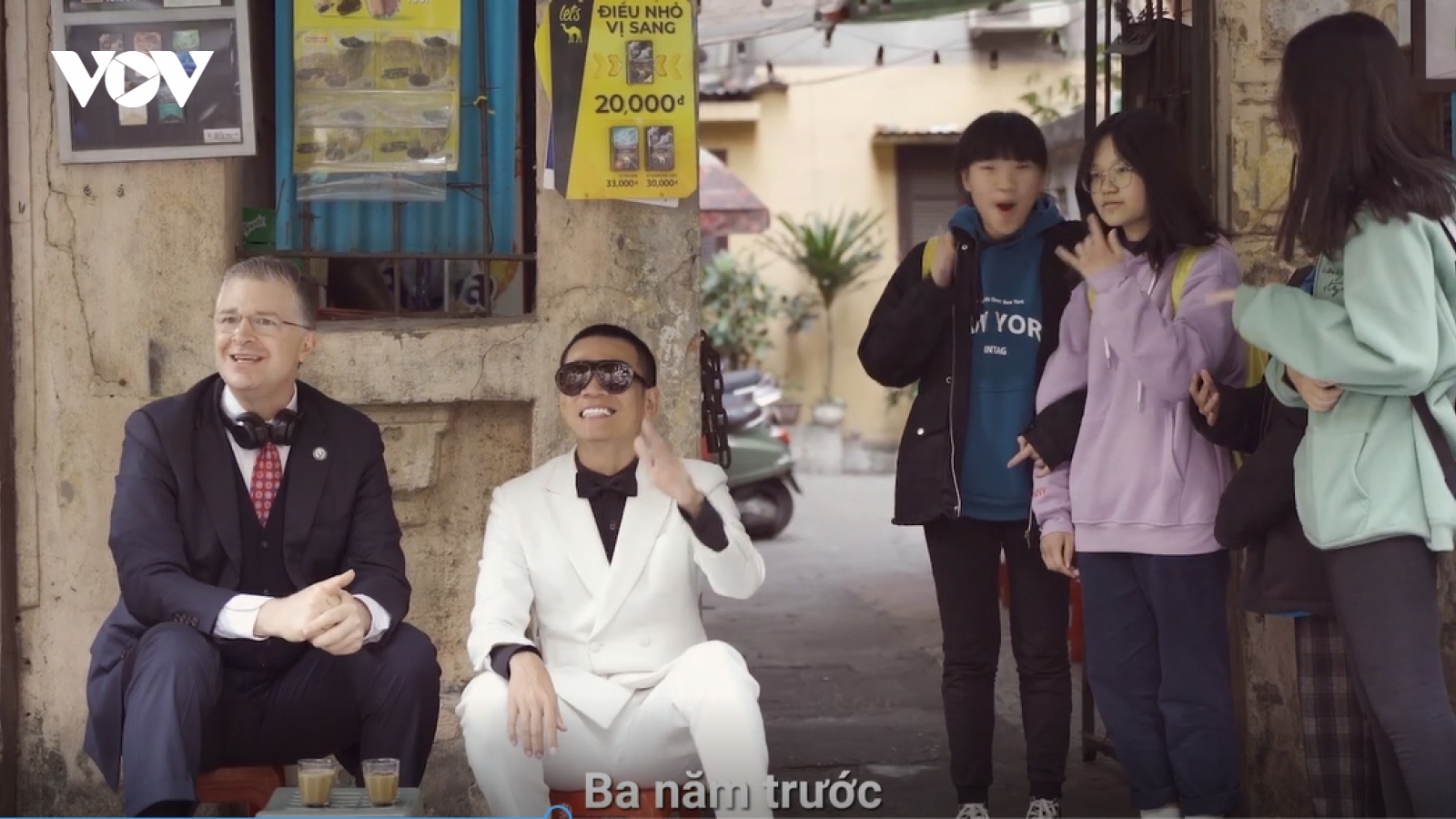 Đại sứ Mỹ tại Việt Nam Daniel Kritenbrink chúc Tết bằng rap Việt