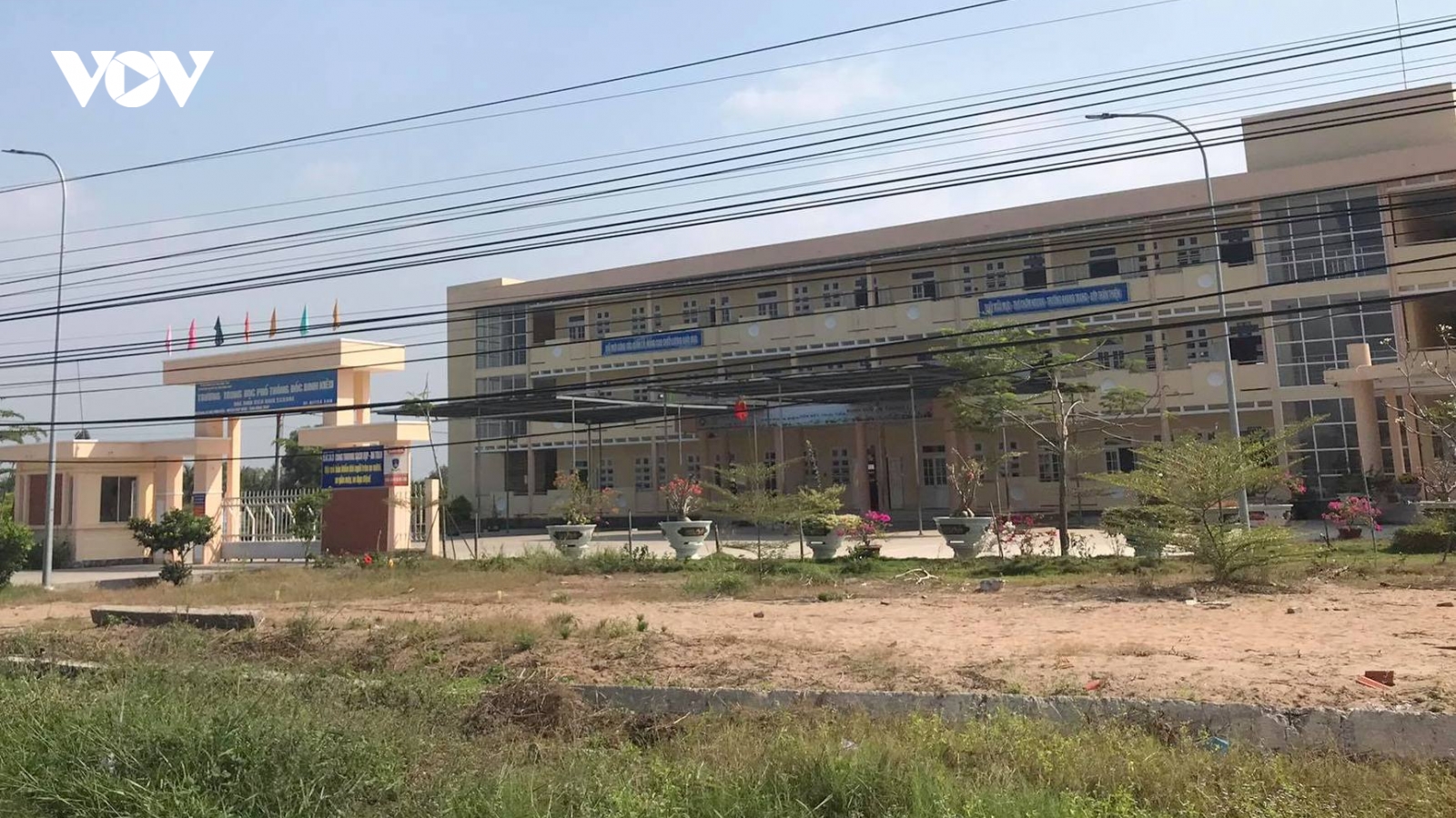 Học sinh ở Đồng Tháp bị nhóm người lạ xông vào trường đánh phải nhập viện