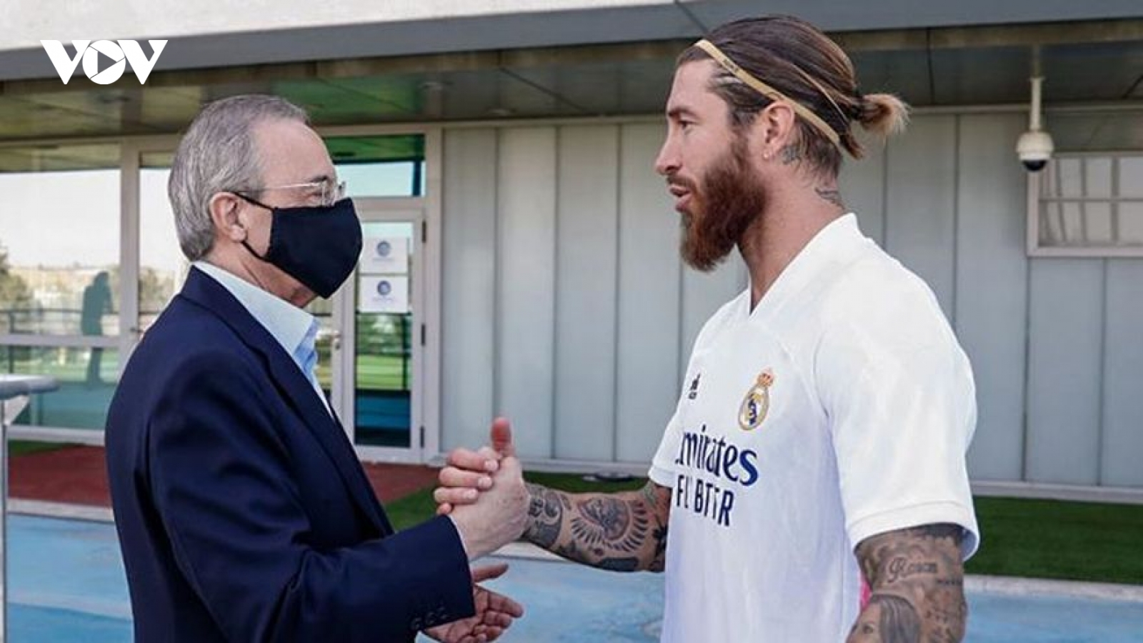 Sergio Ramos bất ngờ đồng ý giảm lương để ở lại Real Madrid