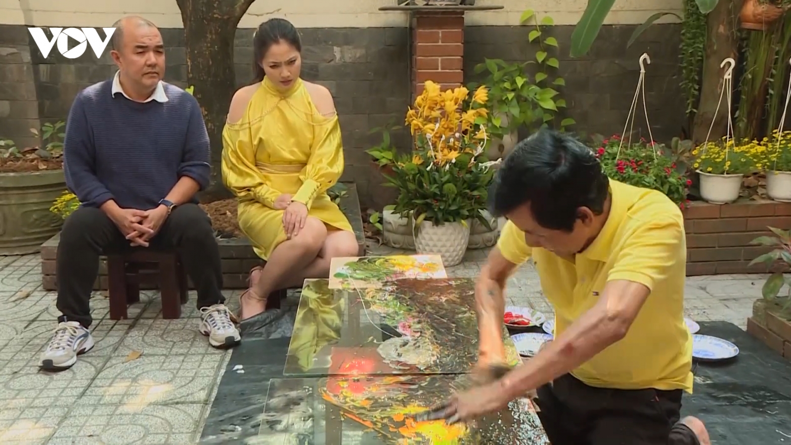 MC Quốc Thuận và Ngọc Lan bất ngờ về cuộc sống của họa sĩ ngoại cảm Đoàn Việt Tiến