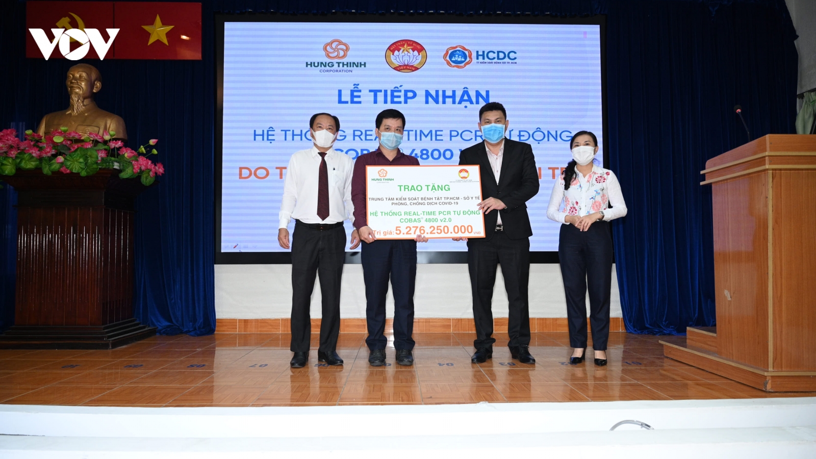 Tập đoàn Hưng Thịnh tặng máy xét nghiệm tự động Covid-19 hơn 5,3 tỷ đồng cho CDC TP.HCM