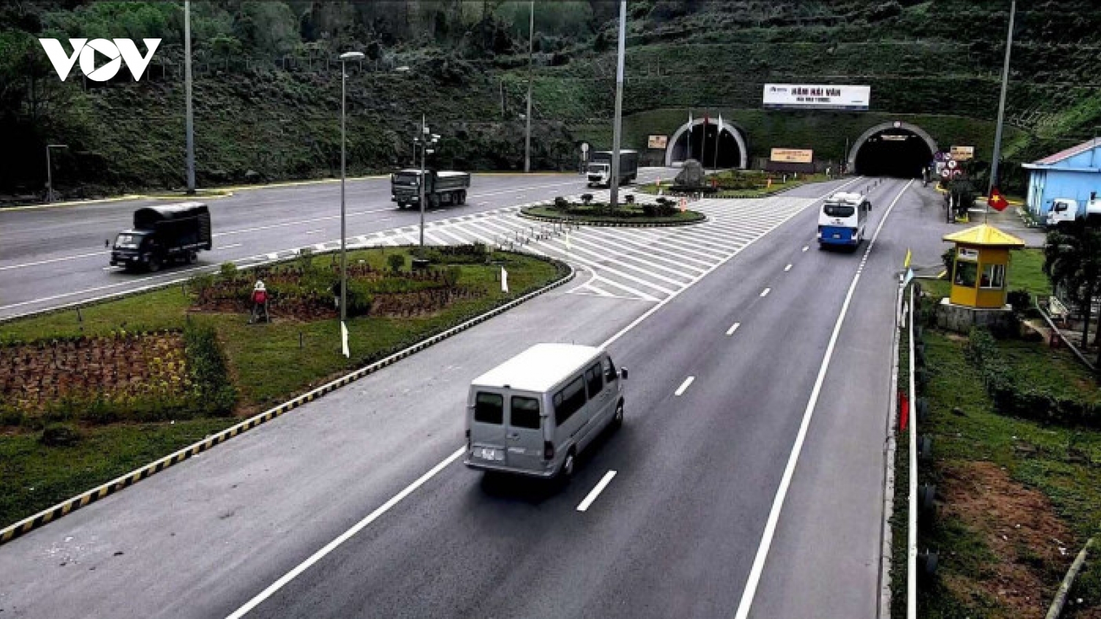 Tiếp tục vận hành, chưa đóng hầm Hải Vân 2 sau mùng 10 Tết