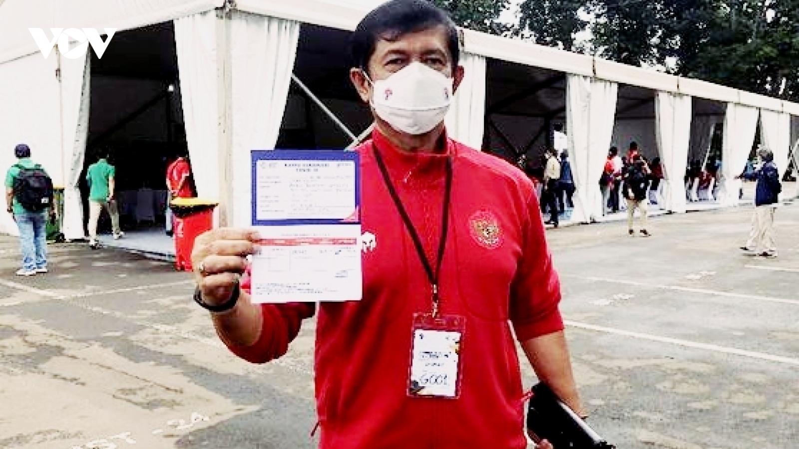 Bại tướng của HLV Park Hang Seo được tiêm vaccine Covid-19