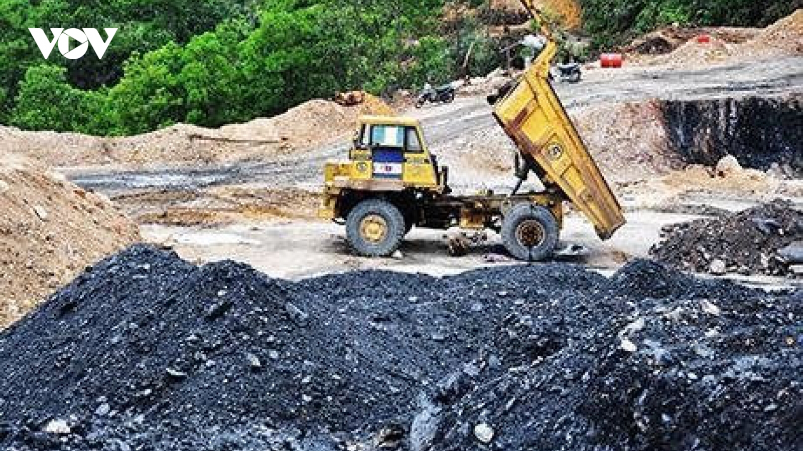 Triệt phá đường dây khai thác than trái phép trị giá khoảng 200 tỷ đồng