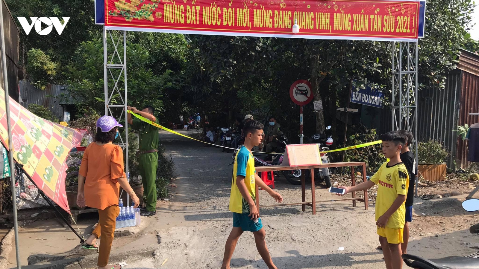 Sạt lở cuốn trôi 6 căn nhà xuống sông Hậu