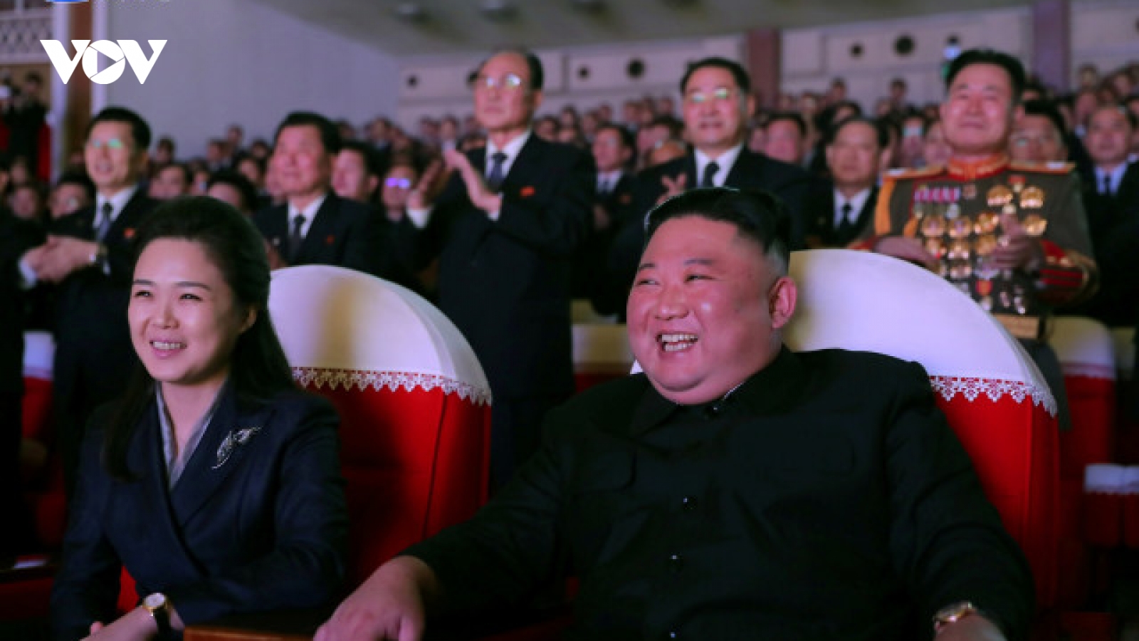 Phu nhân ông Kim Jong-un lần đầu xuất hiện trước công chúng sau hơn 1 năm