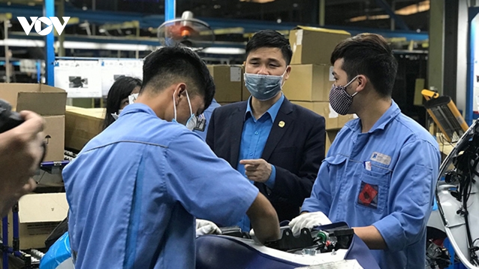 Công nhân nén nỗi nhớ nhà, ăn Tết xa quê để phòng chống dịch 
