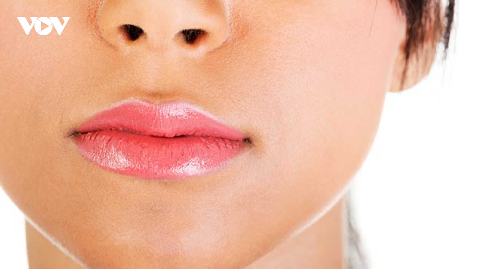 Mẹo giúp bạn có đôi môi hồng căng bóng tự nhiên
