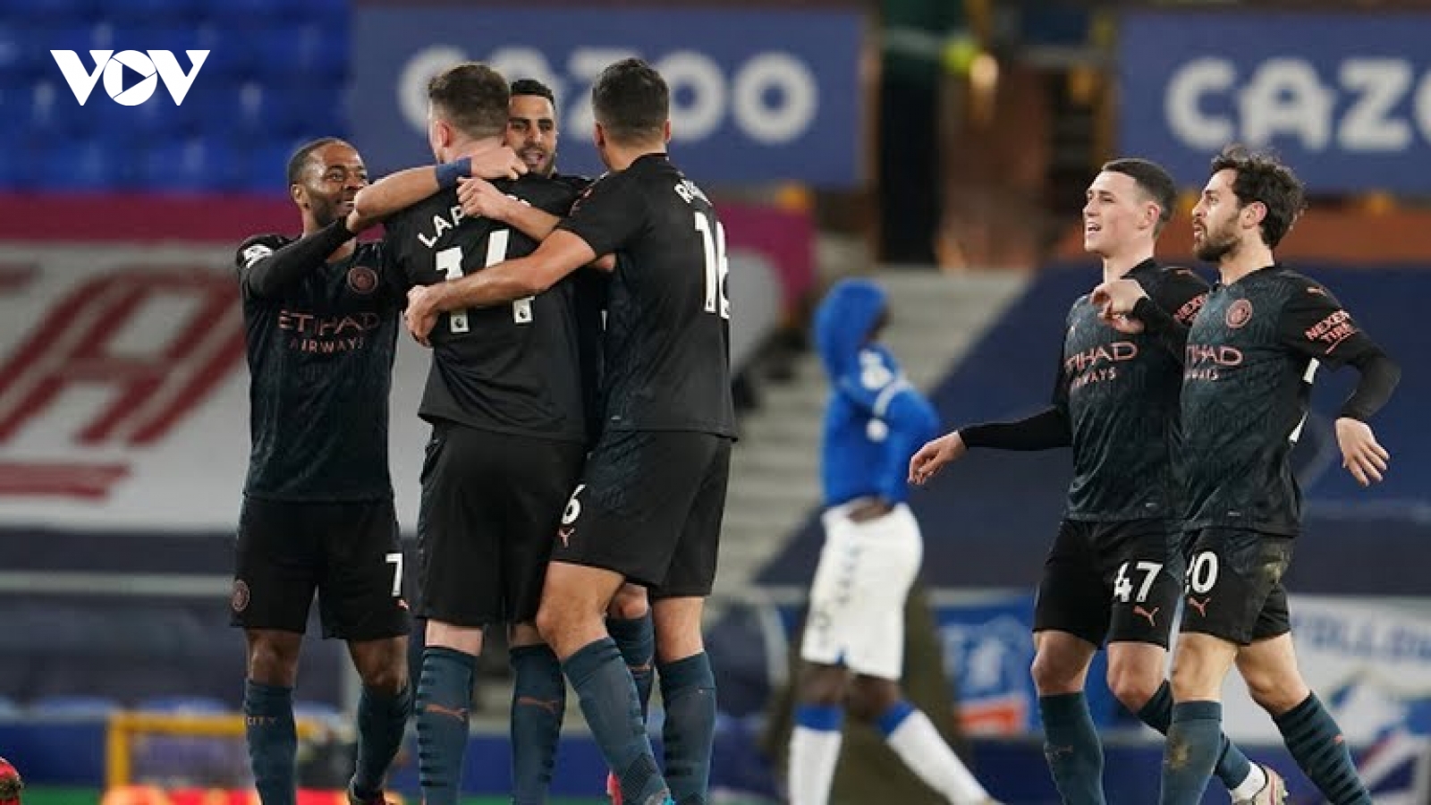 “Đè bẹp” Everton, Man City hơn MU tới 10 điểm trong cuộc đua vô địch