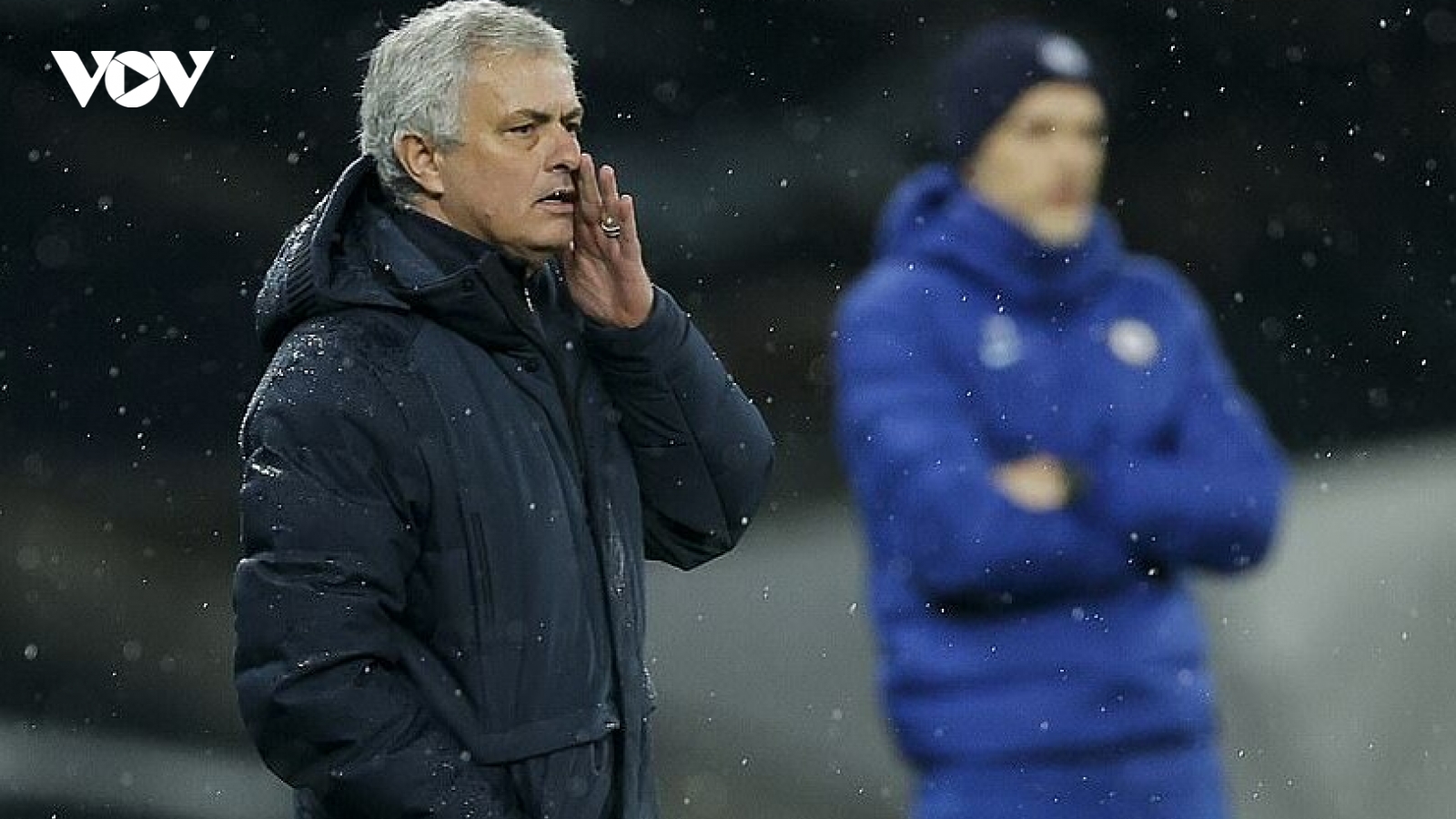 "Chạm đáy" sự nghiệp cầm quân, HLV Mourinho chỉ trích trọng tài