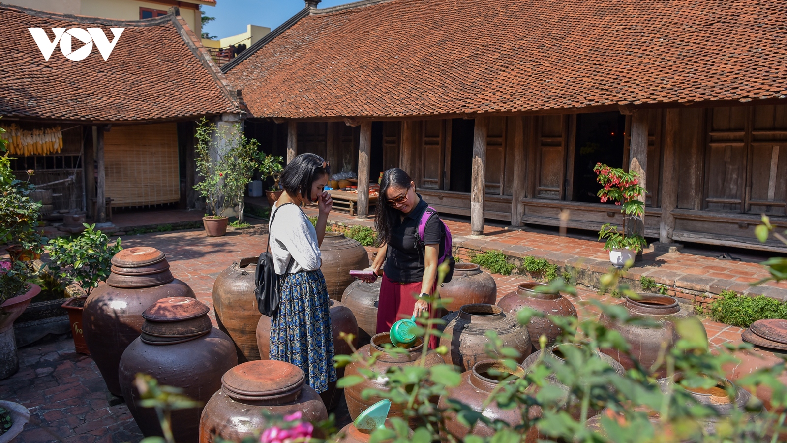 Làng cổ ở Đường Lâm mở cửa trở lại với nhiều hoạt động cuối tuần