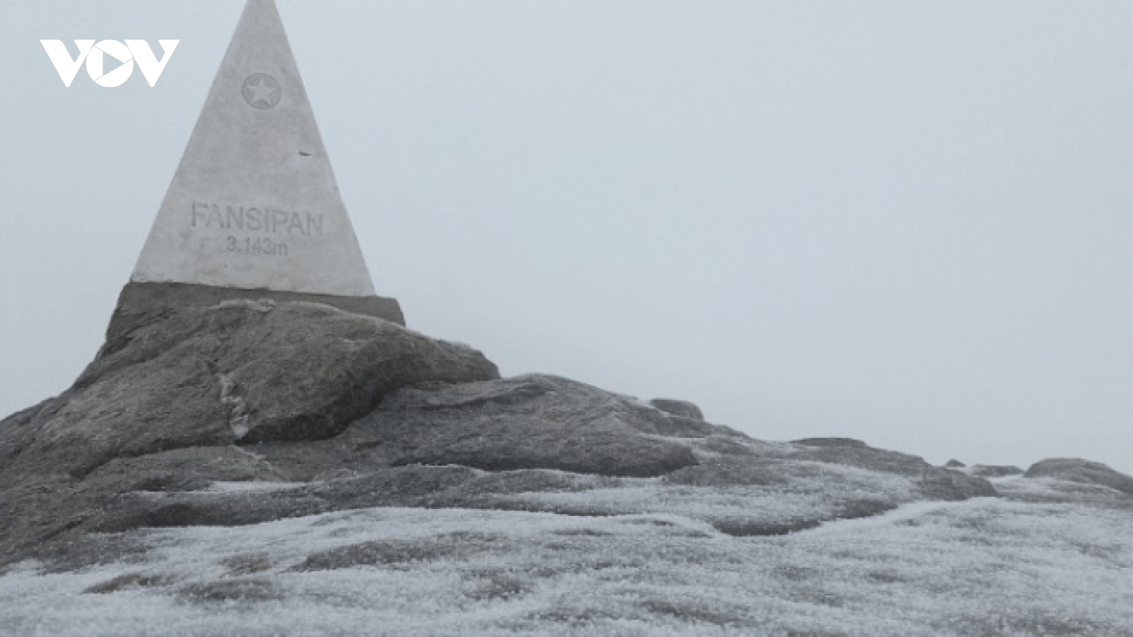 Fansipan left fully covered in snow and ice ahead Lunar New Year