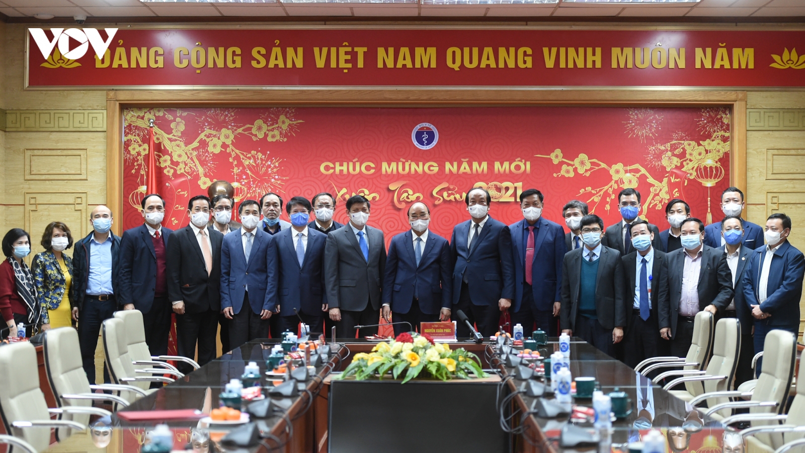 Thủ tướng trân quý sự hy sinh cao cả của các “chiến sĩ” tuyến đầu chống COVID-19