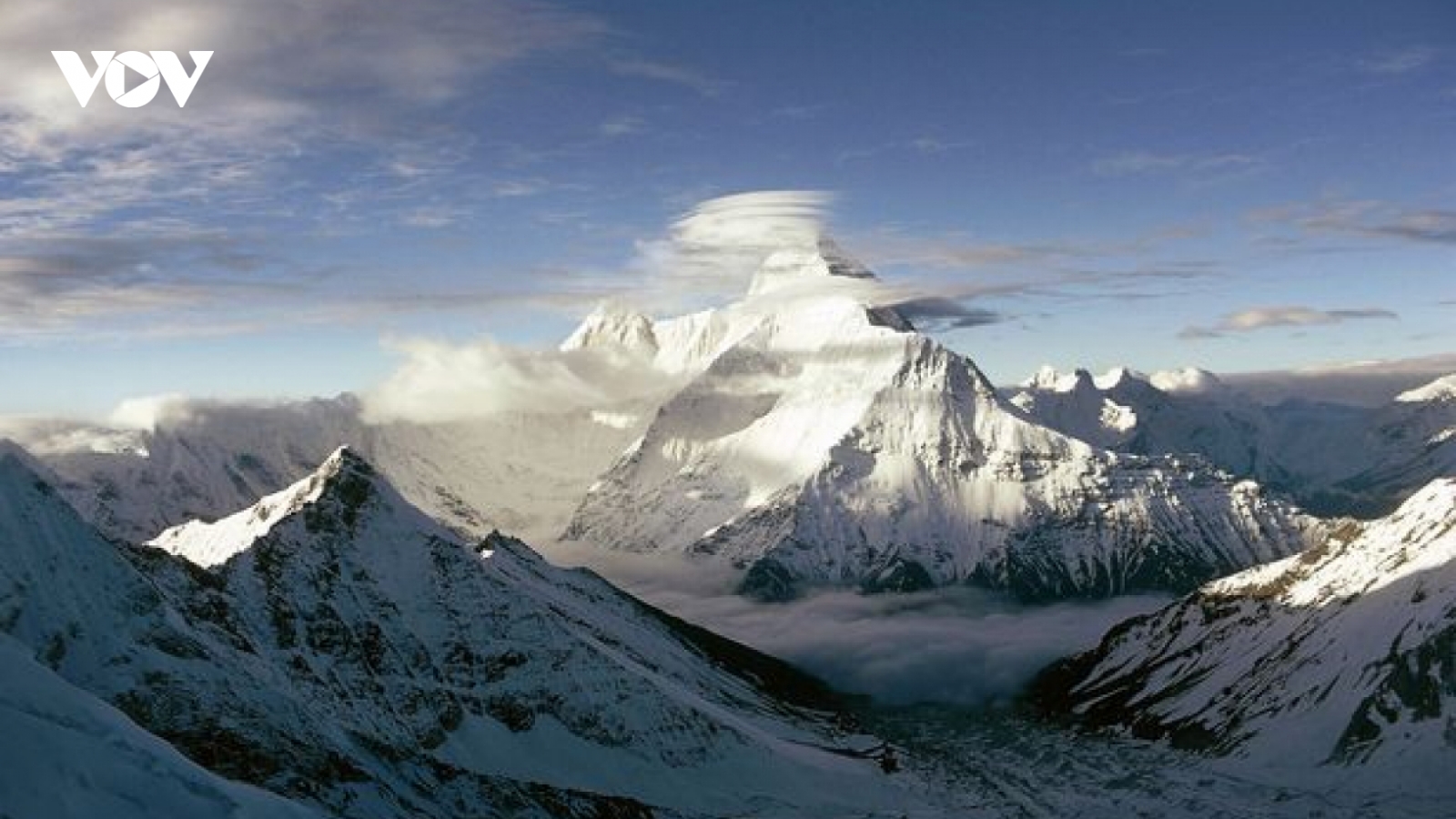 Ấn Độ tìm thấy 10 thi thể đầu tiên trong vụ lở tuyết trên dãy Himalaya