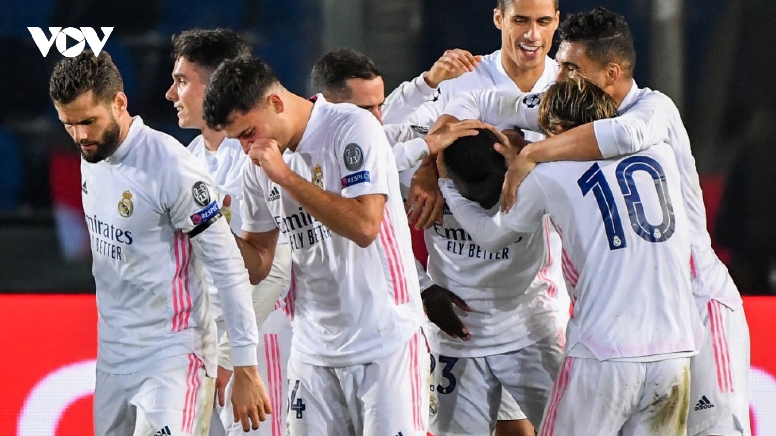 Ferland Mendy ghi siêu phẩm, Real Madrid nhọc nhằn đánh bại Atalanta
