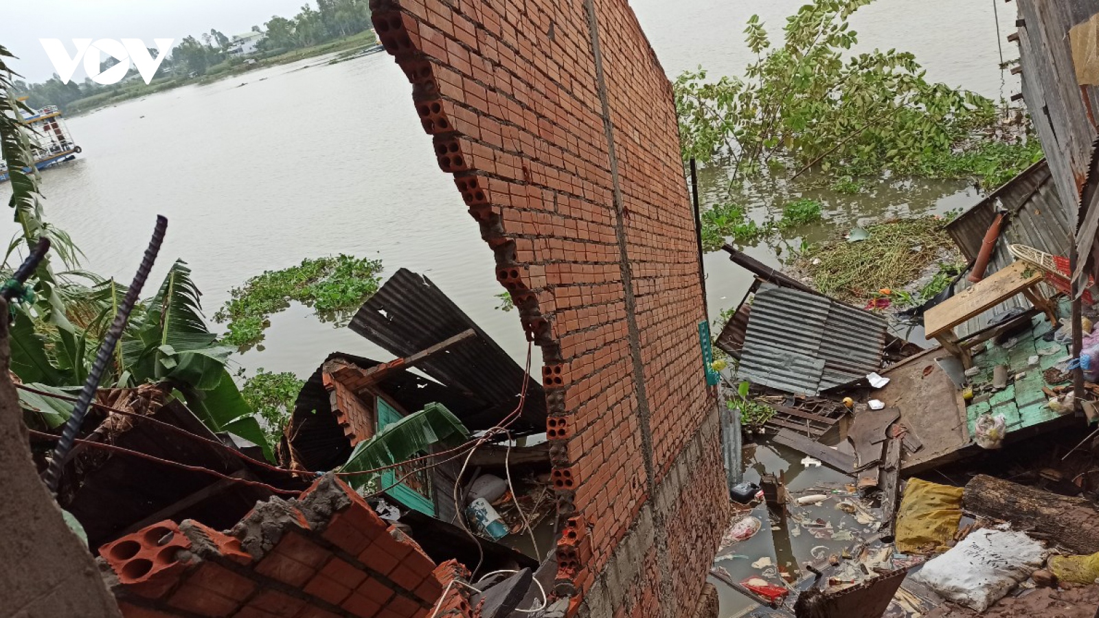 Sạt lở nghiêm trọng tại An Giang, 3 nhà dân di dời khẩn cấp