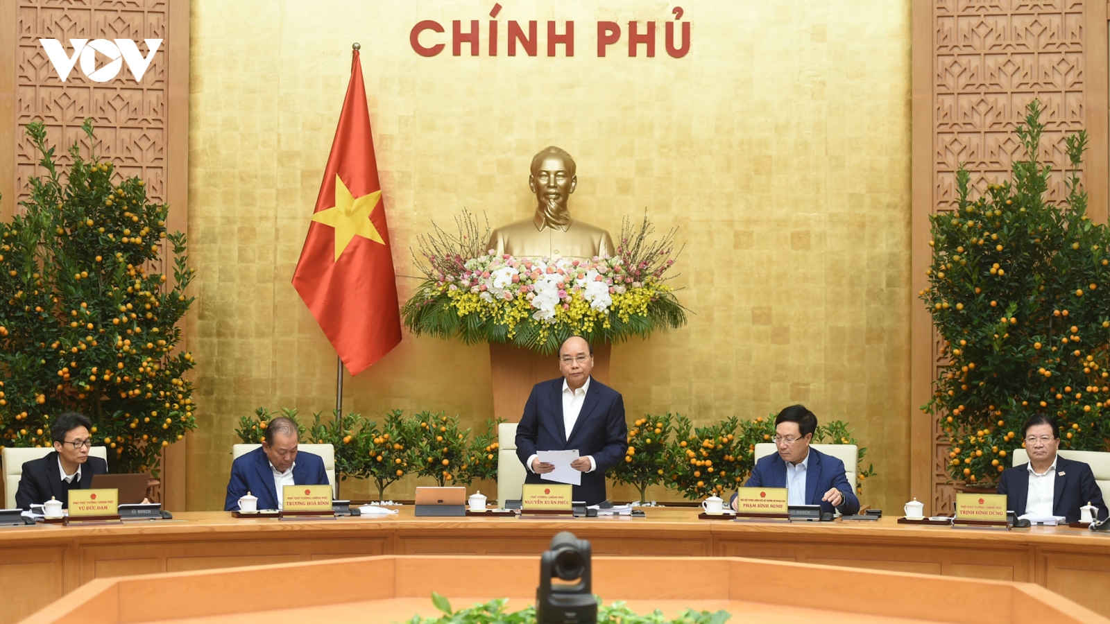 Thủ tướng: Chống COVID-19 mạnh mẽ nhưng không để hoảng loạn