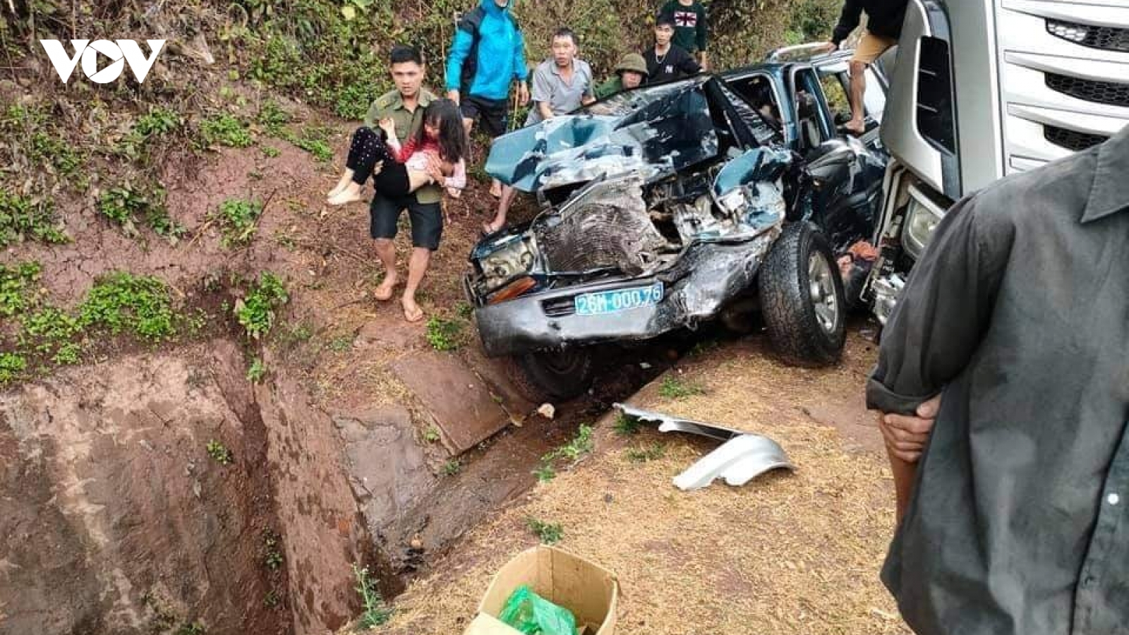 Xe bồn và xe con biển xanh va chạm trên Quốc lộ 6, 1 người tử vong tại chỗ