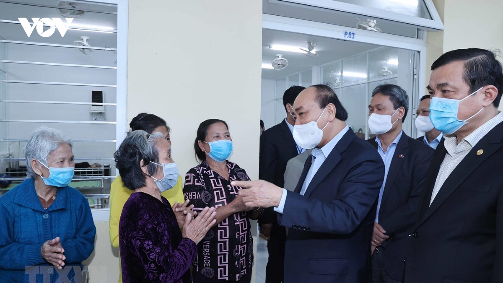 Thủ tướng thăm và tặng quà tại Trung tâm bảo trợ xã hội tỉnh Quảng Nam