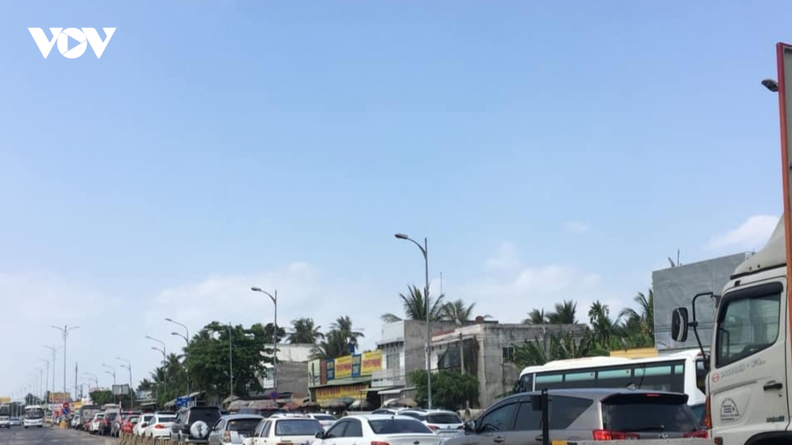 Tiền Giang, Bến Tre: Ùn ứ giao thông nghiêm trọng tại cửa ngõ miền Tây