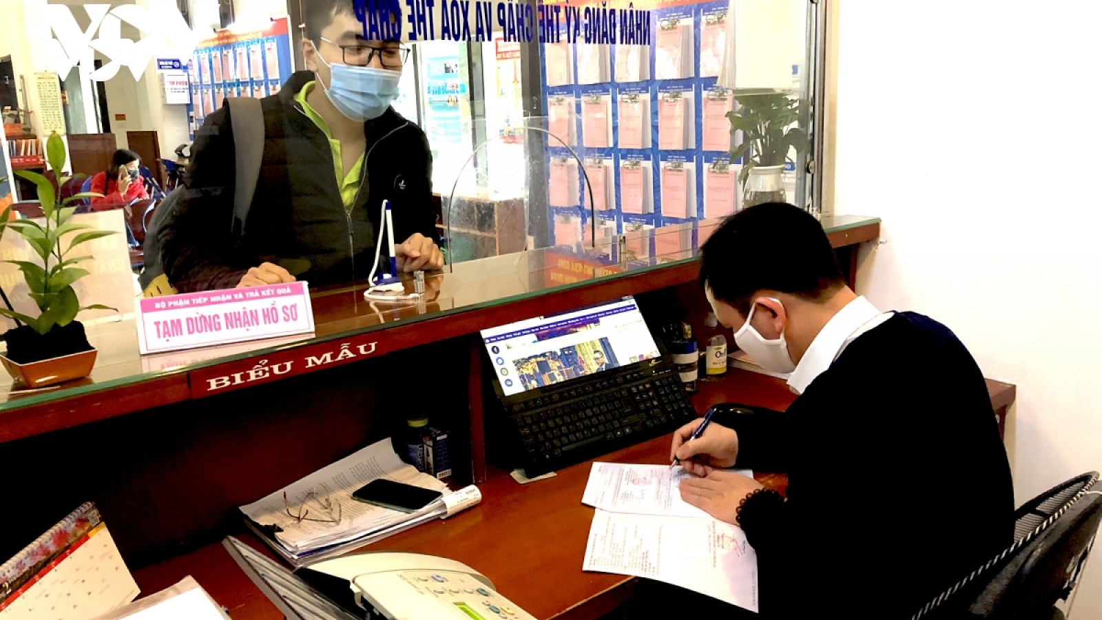 Người đến các cơ quan, công sở Hà Nội sẽ phải quét mã QR Code để phòng chống Covid-19