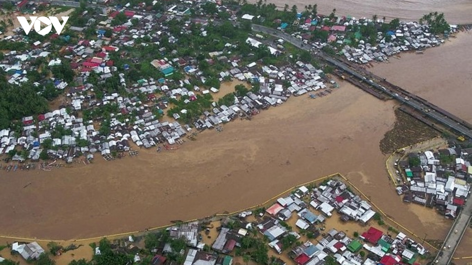 Bão Dujuan đổ bộ vào Philippines, hàng nghìn người sơ tán