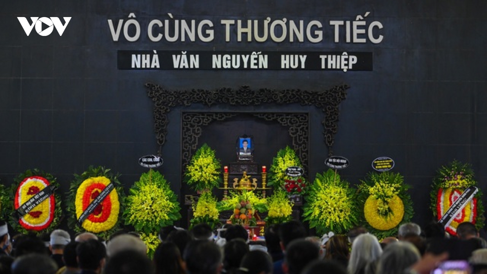 Đông đảo văn nghệ sĩ tiễn đưa nhà văn Nguyễn Huy Thiệp