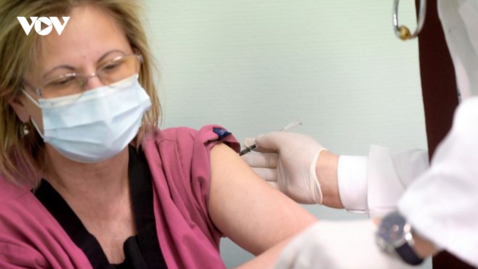 Dừng tiêm vaccine ngừa Covid-19 của AstraZeneca, châu Âu đang mắc sai lầm lớn?