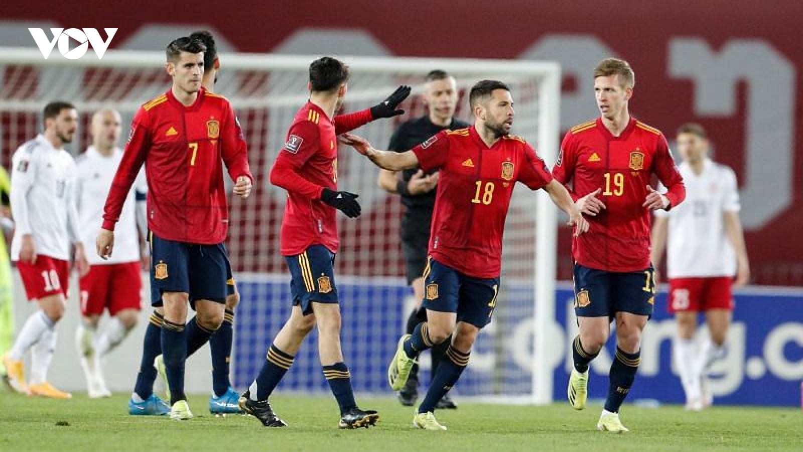 "Sao" Barca lên tiếng, Tây Ban Nha nhọc nhằn đánh bại Gruzia