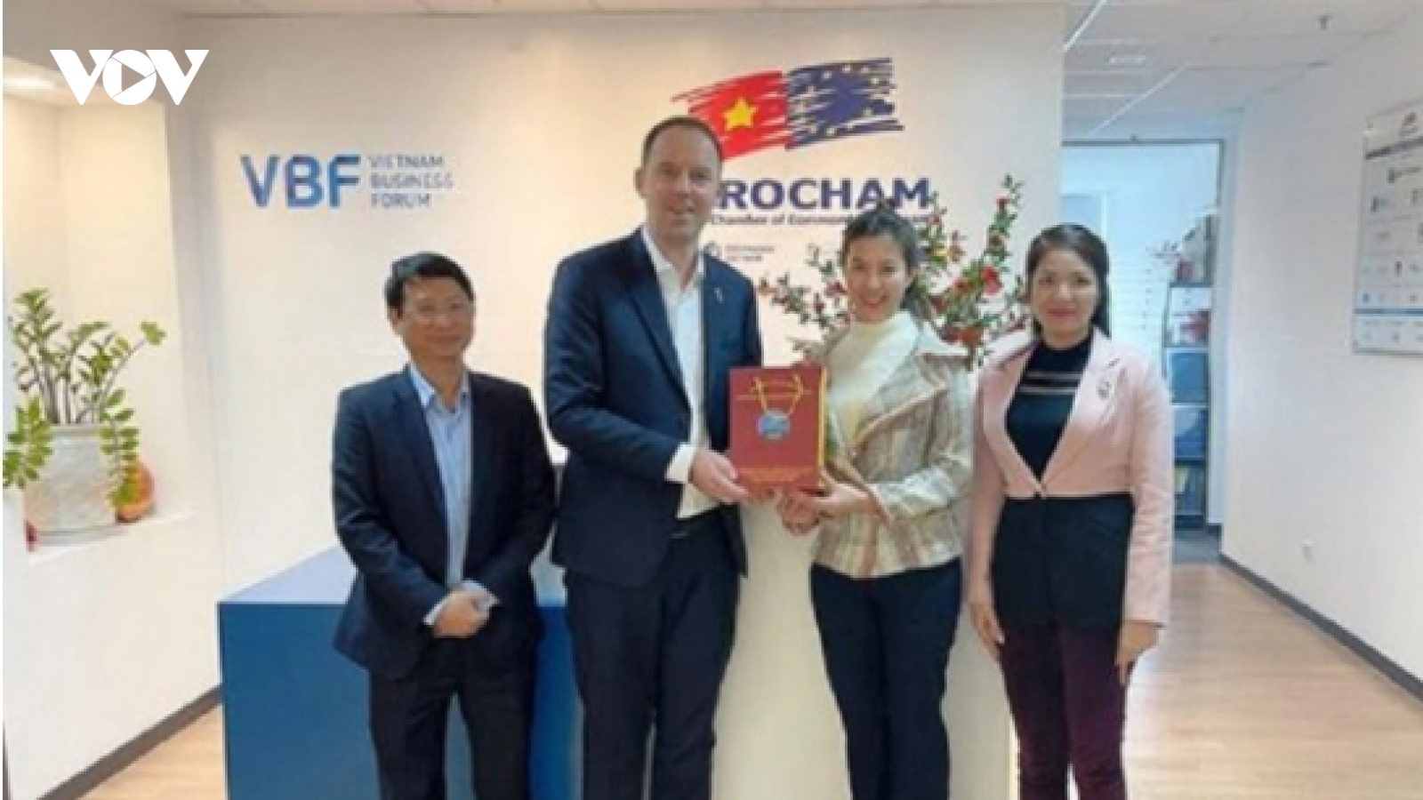 Bộ Nội vụ nói gì về việc con gái Bí thư Vĩnh Phúc làm Phó giám đốc Sở?