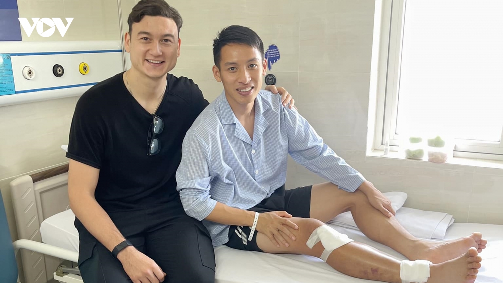 Hùng Dũng không ra nước ngoài điều trị chấn thương