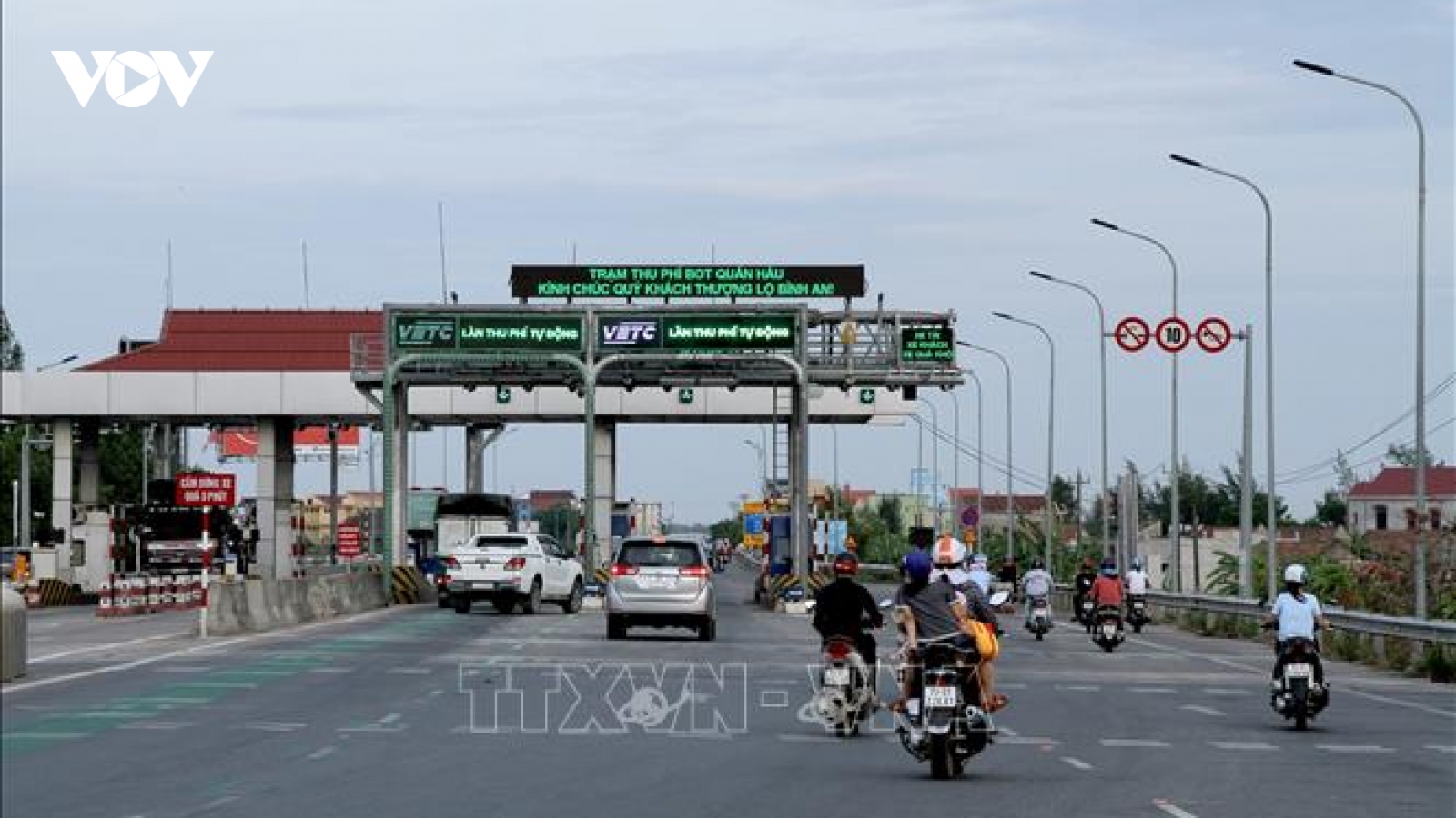 Cầm dao đâm chết người đi đường trên quốc lộ 1