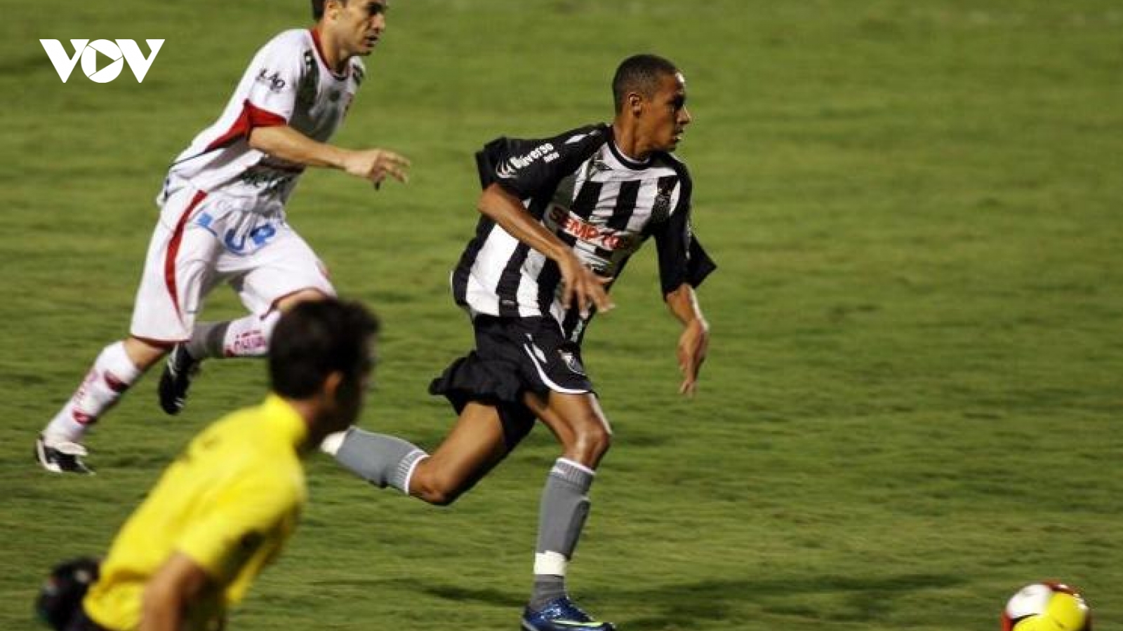 Ngày này năm xưa: Neymar ra mắt bóng đá chuyên nghiệp 