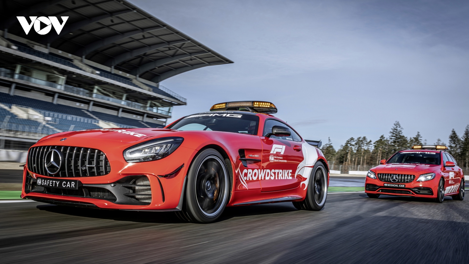 Ngắm bộ đôi Mercedes-AMG làm xe an toàn và xe y tế của giải đua F1
