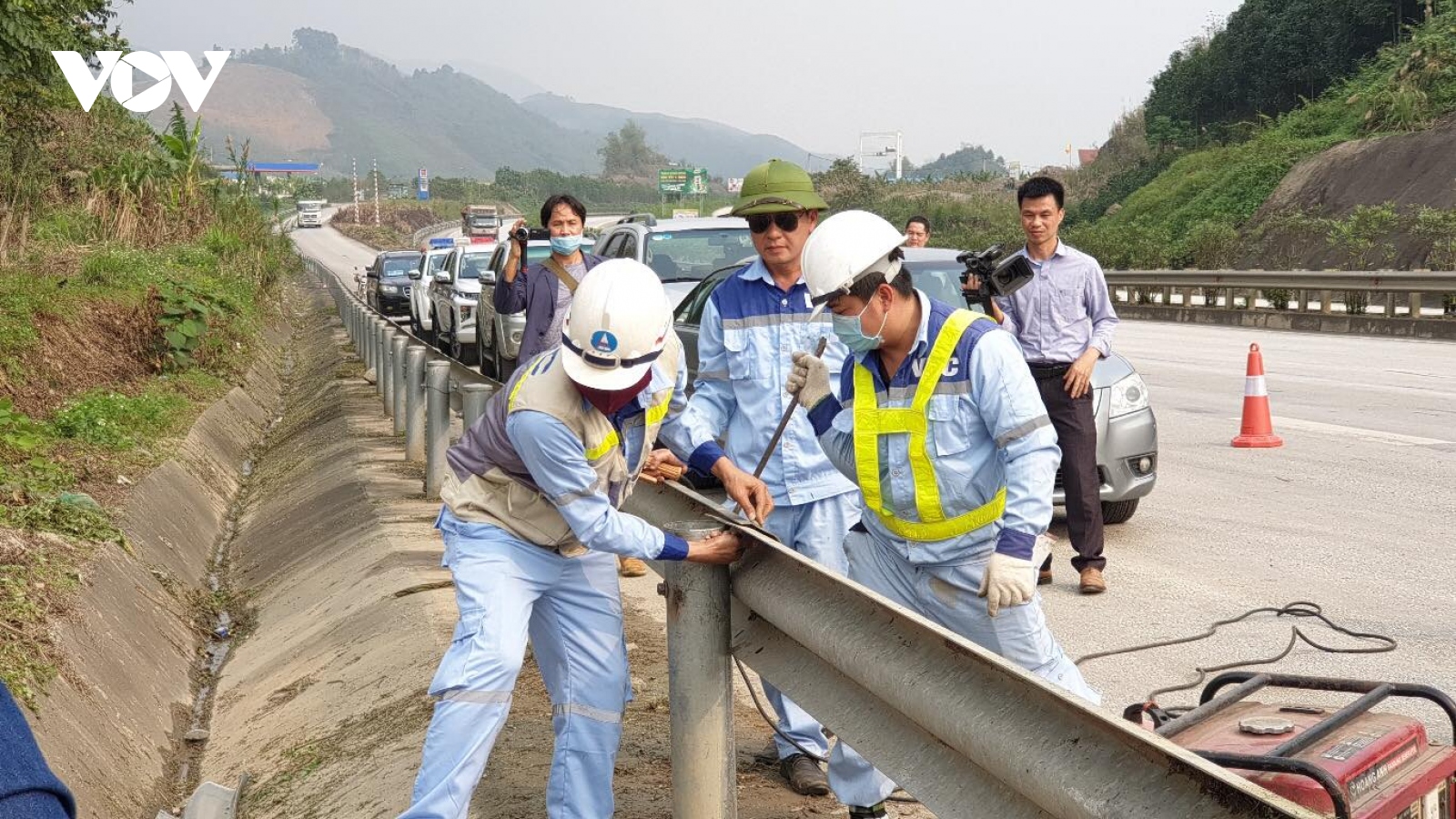 Tháo dỡ hộ lan cao tốc Nội Bài - Lào Cai là phá hoại tài sản quốc gia và sẽ bị khởi tố