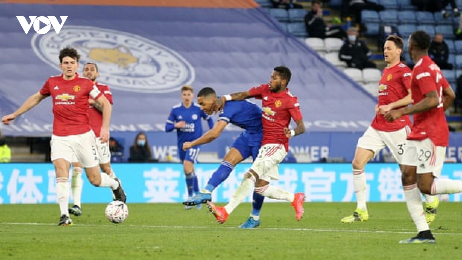 Đứt chuỗi 13 trận bất bại trước Leicester City, MU bị hất văng khỏi FA Cup